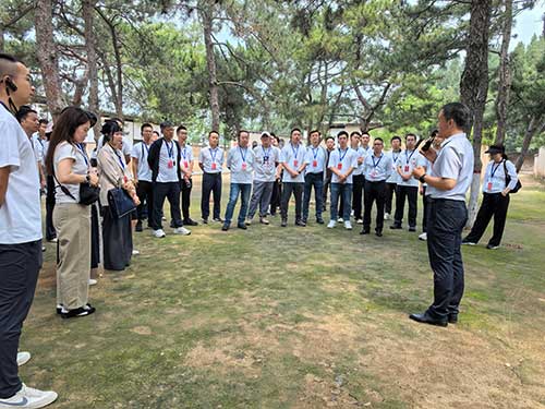 中糧集團(tuán)大悅城控股北方大區(qū)公司西安公司黨總支部精心策劃了一場(chǎng)以“踐行西柏坡精神，走好新時(shí)代趕考路”為主題的紅色踐學(xué)活動(dòng)