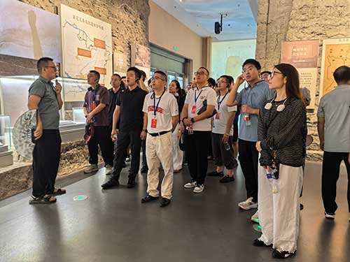 中糧集團(tuán)大悅城控股北方大區(qū)公司西安公司黨總支部精心策劃了一場(chǎng)以“踐行西柏坡精神，走好新時(shí)代趕考路”為主題的紅色踐學(xué)活動(dòng)