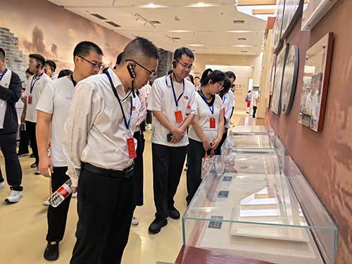 中糧集團(tuán)大悅城控股北方大區(qū)公司西安公司黨總支部精心策劃了一場(chǎng)以“踐行西柏坡精神，走好新時(shí)代趕考路”為主題的紅色踐學(xué)活動(dòng)